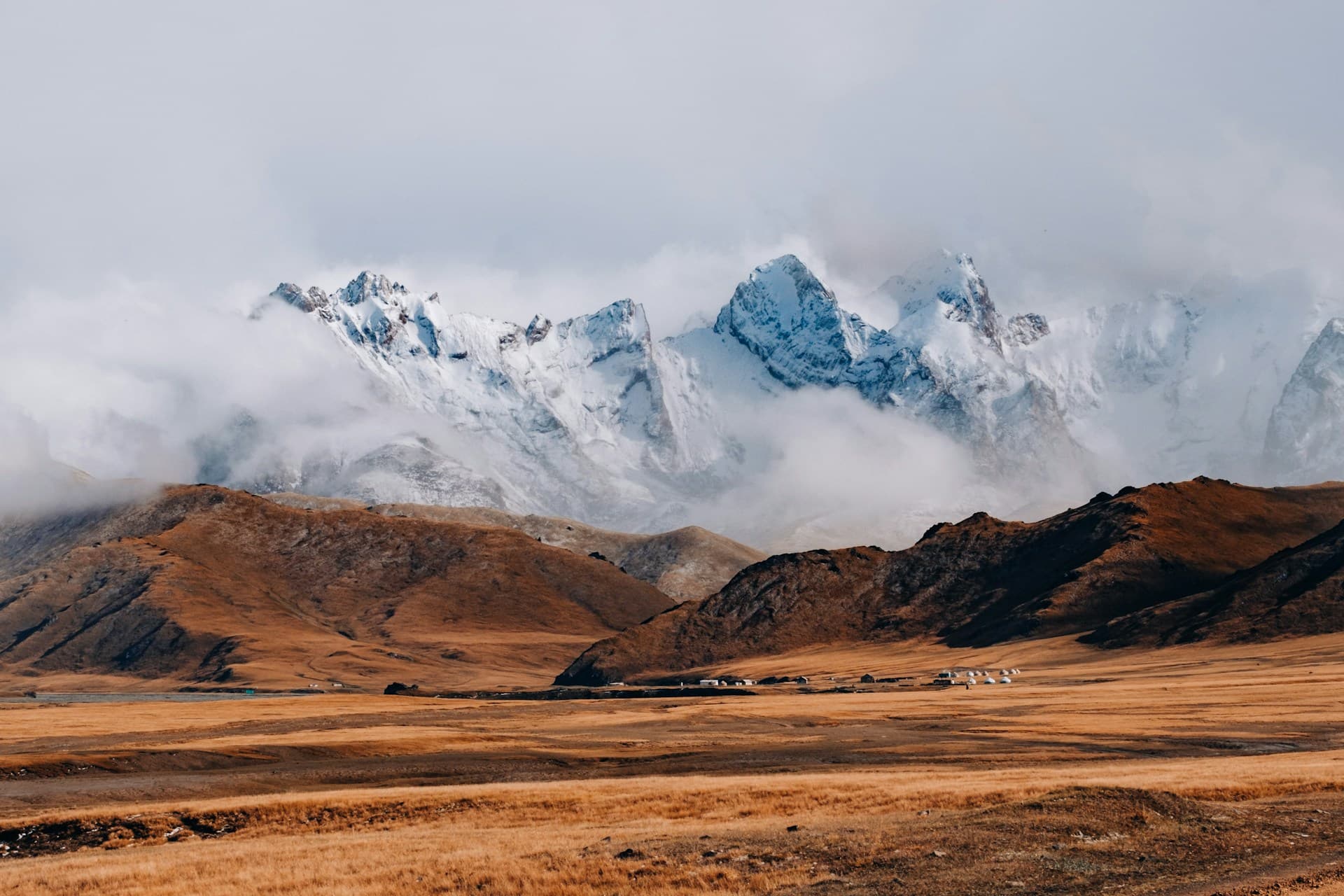 Kyrgyzstan Travel Guide 2025: Visa, Culture & Essential Tips